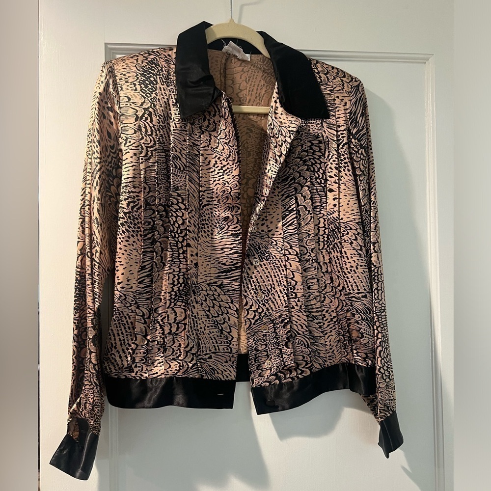 Neiman Marcus 100% silk patterned top